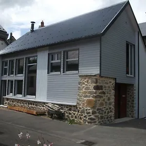 https://gite-situe-a-vernines.hotels-rhonealpes.com